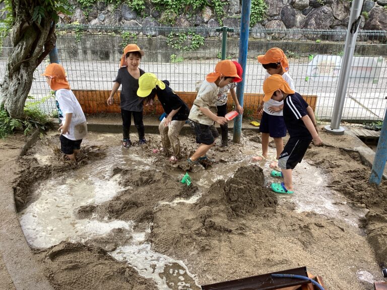 どろんこ遊び（あおくじらチーム）