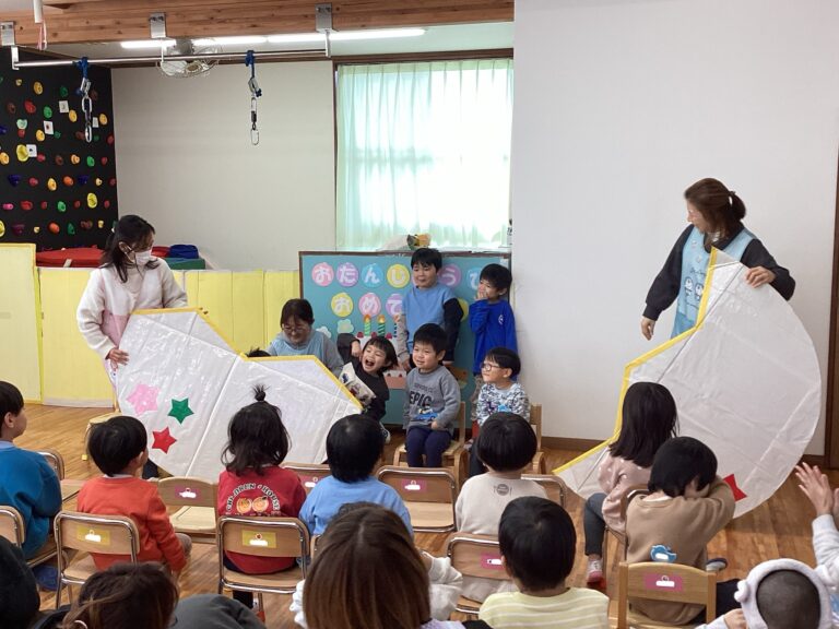 大きなたまごから6人生まれたよ(1月誕生会)